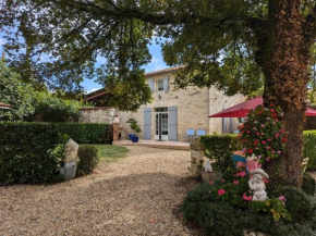 Gîte cosy avec 3 chambres, cour privée, baby-foot et internet, équipements bébé inclus, animaux permis - FR-1-653-154